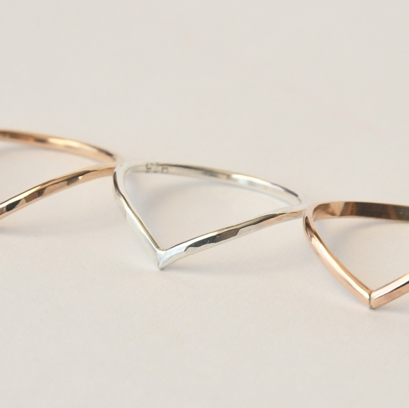 Chevron Hammered Sterling Silver V-Shaped Ring Size 6 - Picture 4 of 9